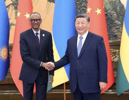 (miniature) Le président chinois Xi Jinping rencontre le président rwandais Paul Kagame