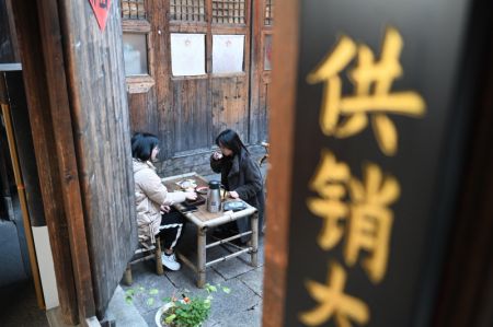 (miniature) Des gens boivent du thé dans une maison de thé à Fuzhou