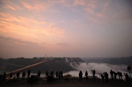 (miniature) Le pont Aizhai ouvre à la circulation dans la préfecture autonome Tujia et Miao de Xiangxi