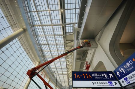 (miniature) Des ouvriers travaillent sur le chantier de construction de la gare de Xiongan