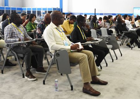 (miniature) Des journalistes assistent à une conférence de presse du Sommet 2024 du Forum sur la coopération sino-africaine (FCSA) à Beijing