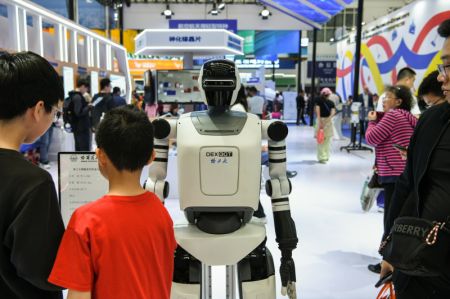 (miniature) Un robot à la 8e Exposition Chine-Russie