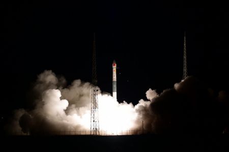 (miniature) Une fusée porteuse Kuaizhou-1A transportant quatre satellites météorologiques décolle depuis le Centre de lancement de satellites de Jiuquan