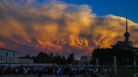 (miniature) Le coucher du soleil après la pluie à Changchun