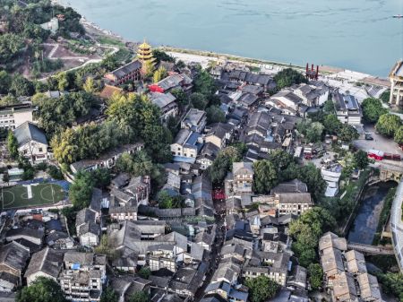 (miniature) Vue aérienne du vieux bourg de Ciqikou