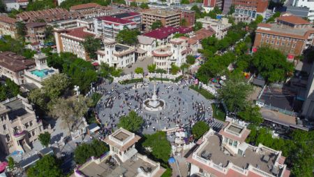(miniature) Photo aérienne prise le 1er mai 2021 d'une vue du quartier de style italien dans l'arrondissement de Hebei à Tianjin