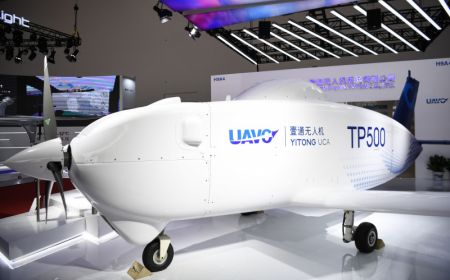 (miniature) Photo prise le 29 septembre 2021 montrant un véhicule aérien sans pilote présenté lors du 13e Salon international de l'aviation et de l'aérospatiale de Chine