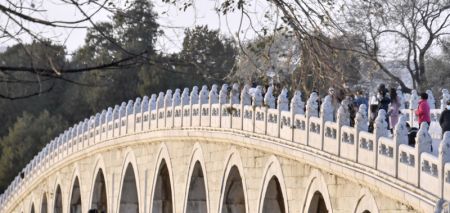 (miniature) Des touristes dans le Palais d'été à Beijing