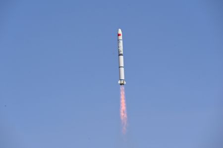(miniature) Une fus&eacute;e porteuse Longue Marche-2C d&eacute;colle depuis le Centre de lancement de satellites de Jiuquan