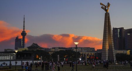 (miniature) Le coucher du soleil après la pluie à Changchun