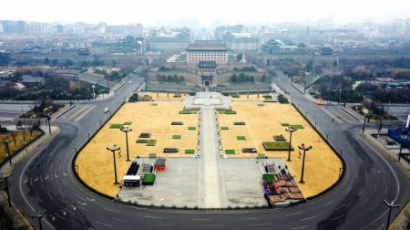 (miniature) Photo aérienne d'une rue vide à Xi'an
