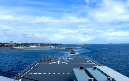 (miniature) Une flottille de la Marine de l'Armée populaire de libération (APL) de la Chine quitte le port de Nuku' alofa