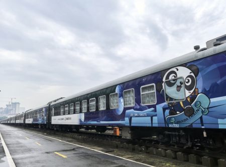 (miniature) Un train Panda à Guiyang