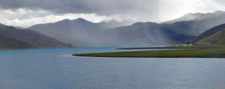 (miniature) Vue du lac Yamzho Yumco à Shannan