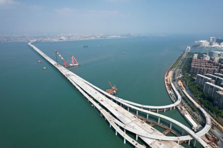 (miniature) Photo aérienne prise le 12 septembre 2022 du pont de Xiang'an en construction à Xiamen