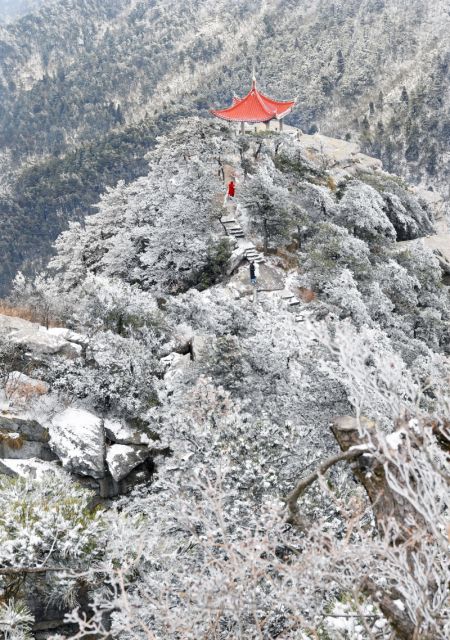 (miniature) Photo du paysage du site touristique du mont Lushan après des chutes de neige à Jiujiang