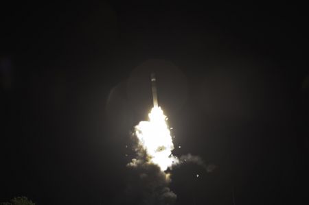 (miniature) Deux satellites sont lancés sur l'orbite prévue par une fusée porteuse Longue Marche-11 depuis le Centre de lancement de satellites de Xichang