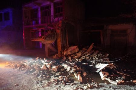 (miniature) Photo de maisons endommagées par le séisme au village de Chenjia