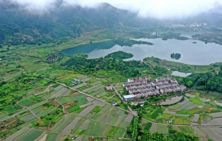 (miniature) Photo aérienne du village de Xinlian dans le district de Xianju