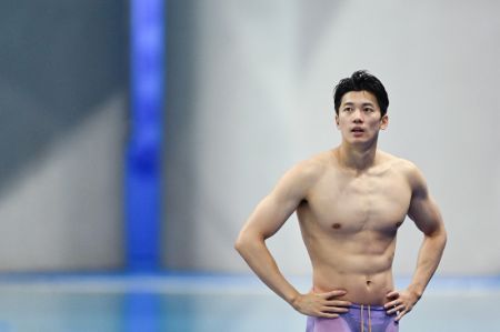 (miniature) Le Chinois Wang Shun après la finale du relais 4x200 libre masculin de natation aux 19es Jeux asiatiques