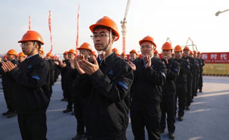 (miniature) Des ouvriers assistent à la cérémonie d'ouverture de la construction du réacteur 3 de la centrale nucléaire de Xudapu à Huludao