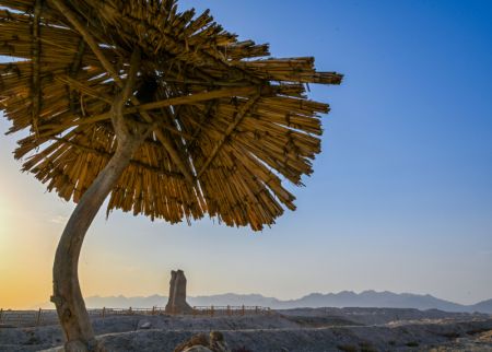 (miniature) Le site touristique du tour de guet de Kizilgaha à Kuqa