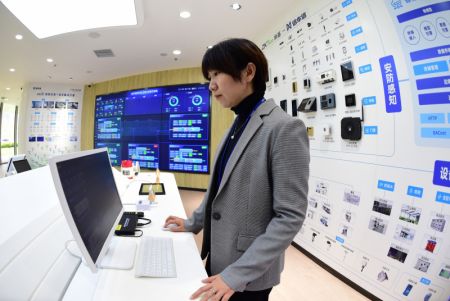 (miniature) Un ingénieur en logiciel travaille chez l'entreprise informatique DHC