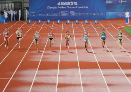 (miniature) Les athlètes lors de la finale du 100m femmes de la 31e édition estivale des Jeux mondiaux universitaires de la FISU