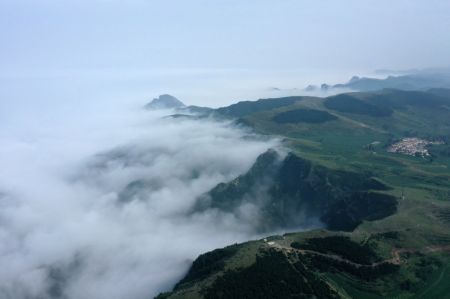 (miniature) Une mer de nuages dans le site touristique des monts Yunmeng