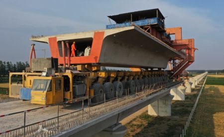 (miniature) Le chantier de construction du chemin de fer interurbain reliant Beijing