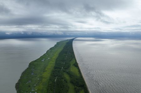 (miniature) Photo aérienne prise le 9 juillet 2022 du lac Xingkai