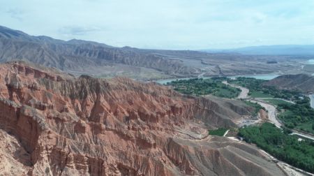 (miniature) Photo aérienne prise le 5 juin 2020 montre une vue des reliefs de Danxia