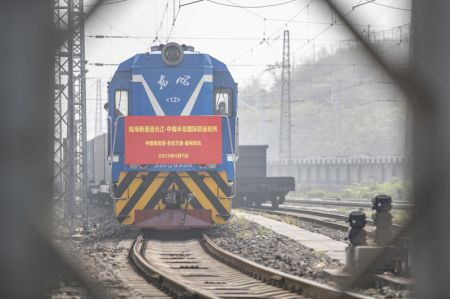 (miniature) Le premier train de fret international reliant le fleuve Yangtsé