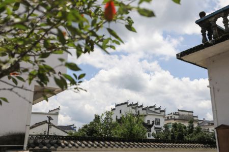 (miniature) Vue du village de Shimen du district de Wuyuan