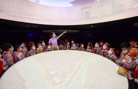 (miniature) Des élèves visitent un musée à Ganzhou