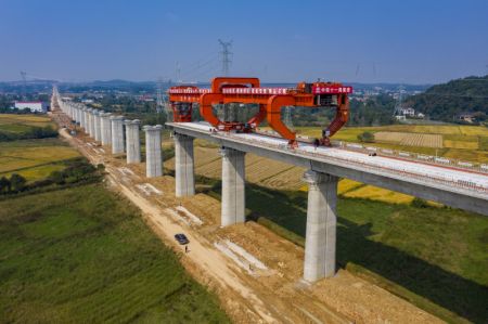 (miniature) Chantier de construction du pont Baquhe le long du chemin de fer &agrave; grande vitesse Changde-Yiyang-Changsha