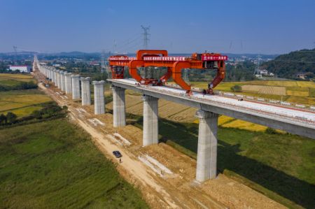 (miniature) Chantier de construction du pont Baquhe le long du chemin de fer à grande vitesse Changde-Yiyang-Changsha