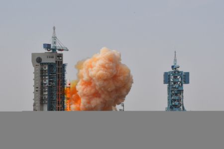 (miniature) Une fus&eacute;e porteuse Longue Marche-2D