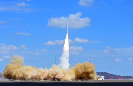 (miniature) Une fusée porteuse CERES-1 Y3 chargée de trois satellites décolle du Centre de lancement de satellites de Jiuquan