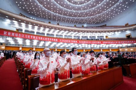 (miniature) Un rassemblement pour honorer les personnes qui ont apporté des contributions extraordinaires aux Jeux olympiques d'hiver de Beijing 2022 et aux Jeux paralympiques d'hiver de Beijing 2022 se tient au Grand Palais du Peuple