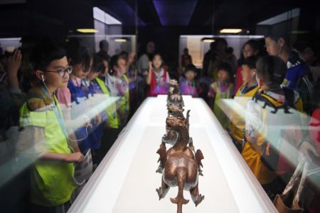 (miniature) Des élèves visitent le Musée du Hebei à Shijiazhuang