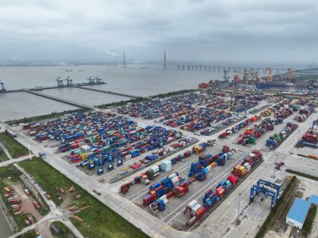 (miniature) Photo aérienne prise par un drone de la zone portuaire Tonghai