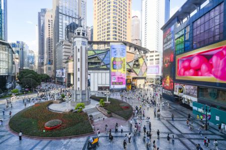 (miniature) Des touristes visitent Jiefangbei