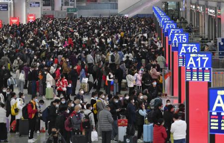 (miniature) Des passagers dans la gare de Shenzhen-Nord