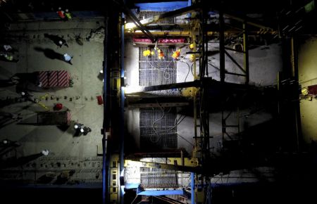 (miniature) Chantier de construction de la section Qufu-Heze du chemin de fer &agrave; grande vitesse reliant Rizhao et Lankao dans la province chinoise du Shandong (est)