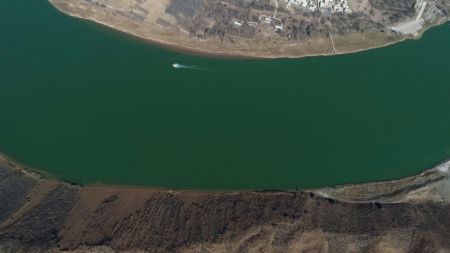 (miniature) Photo aérienne prise le 3 mars 2021 montrant une section du fleuve Jaune dans la région autonome Hui du Ningxia