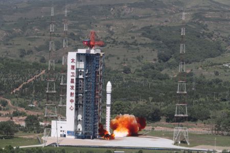(miniature) Une fus&eacute;e porteuse Longue Marche-2D transportant le satellite Jilin-1 01B