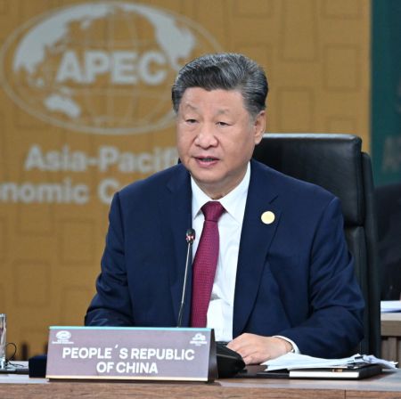 (miniature) Le président chinois Xi Jinping prononce un discours important intitulé Assumer la responsabilité envers notre époque et promouvoir ensemble le développement en Asie-Pacifique lors de la 31e réunion des dirigeants économiques de l'APEC