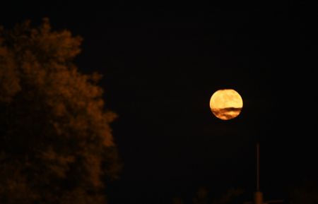 (miniature) La super Lune au-dessus de l'arrondissement de Haidian