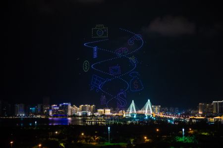 (miniature) Spectacle de drones pour la premi&egrave;re Exposition internationale des produits de consommation de Chine
